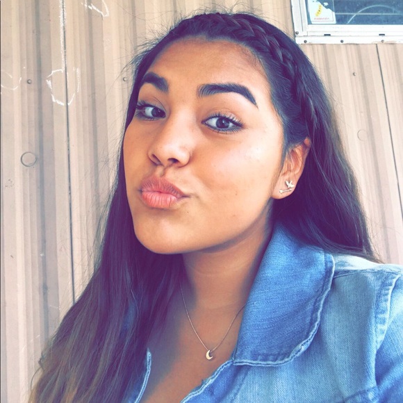 Meet your Posher, Vanessa - Picture 1 of 3